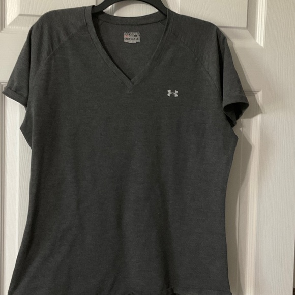 Under Armour Women's Charcoal V-Neck Tee - Picture 1 of 1